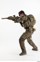  Photos Frankie Perry Army KSK Recon Germany Poses aiming the gun crouching whole body 0001.jpg